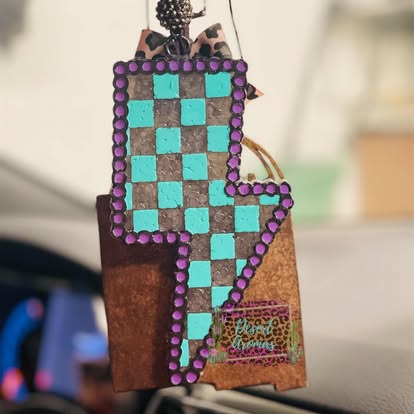 Checkered Bolt